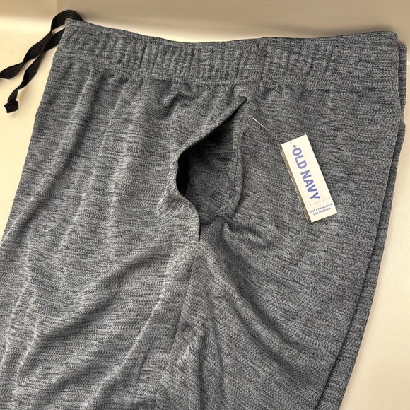 Old Navy Men’s Mesh Shorts - Picture 3 of 5